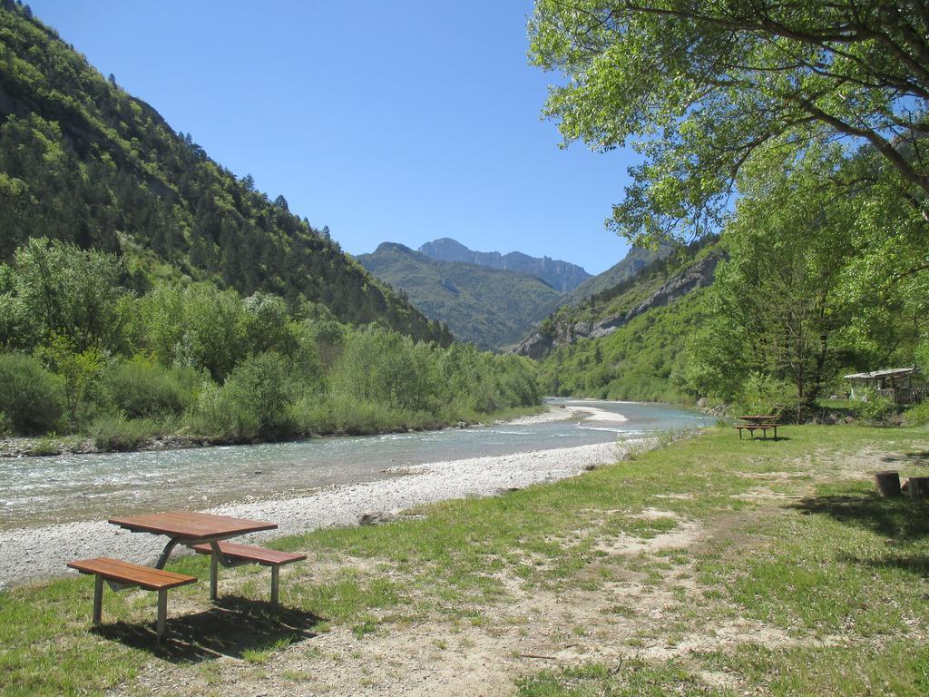 Les Acacias Hotell Vercheny Exteriör bild